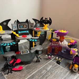 Imaginext DC Comics Playsets- Batman Batcave, Penguin Lair, Figures & Accessori